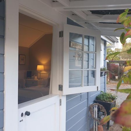 Cabins On Tudor Bed & Breakfast Motueka ภายนอก รูปภาพ