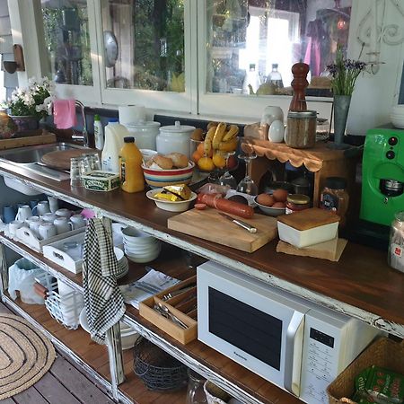 Cabins On Tudor Bed & Breakfast Motueka ภายนอก รูปภาพ
