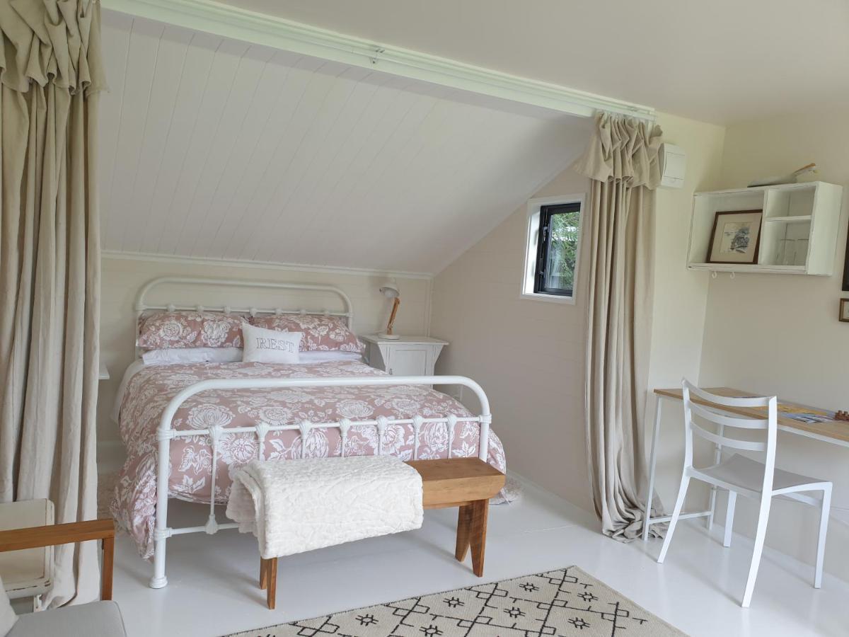 Cabins On Tudor Bed & Breakfast Motueka ภายนอก รูปภาพ