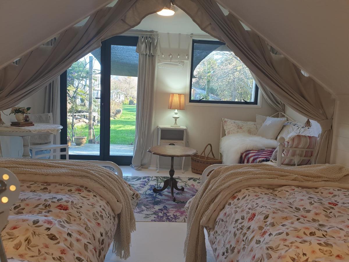 Cabins On Tudor Bed & Breakfast Motueka ภายนอก รูปภาพ