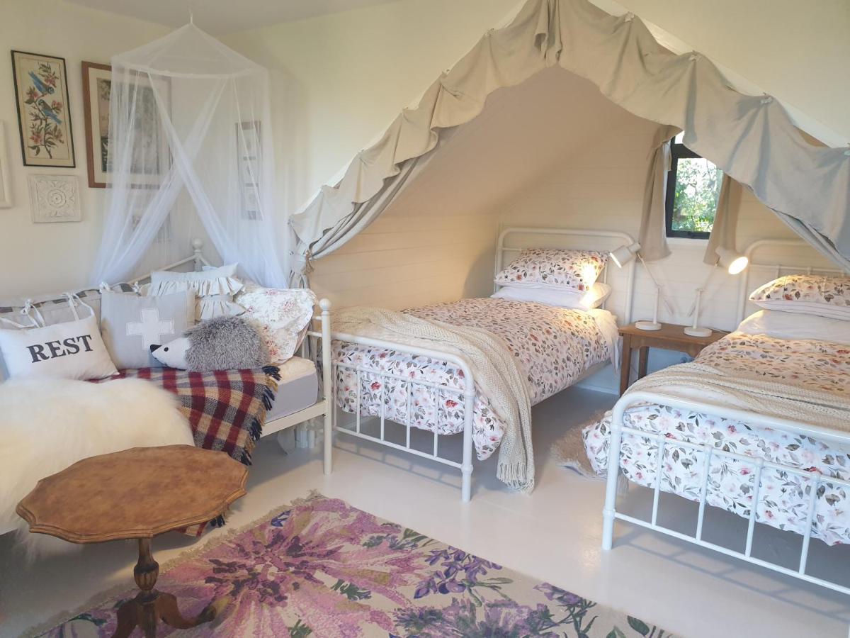 Cabins On Tudor Bed & Breakfast Motueka ภายนอก รูปภาพ