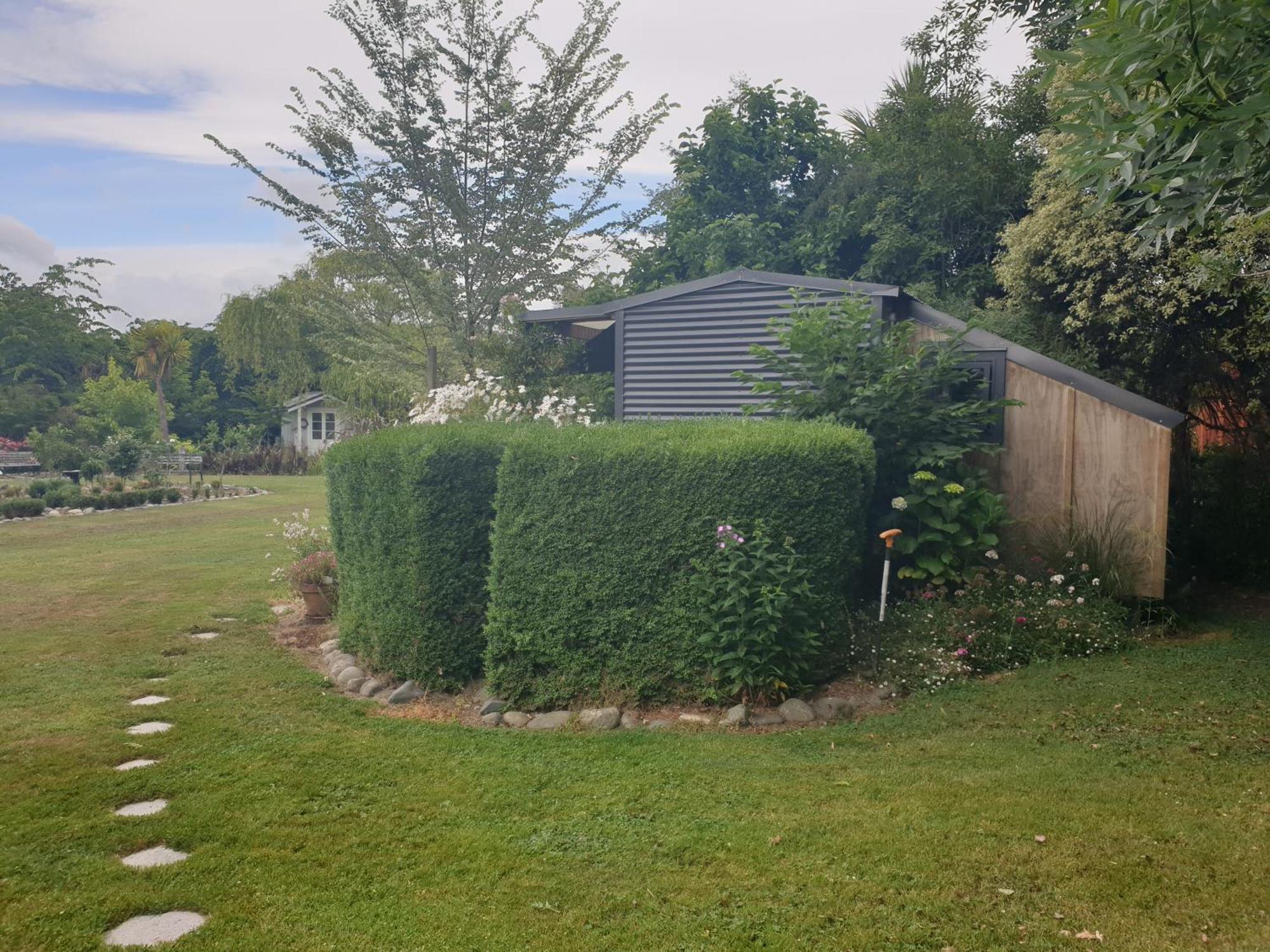 Cabins On Tudor Bed & Breakfast Motueka ภายนอก รูปภาพ
