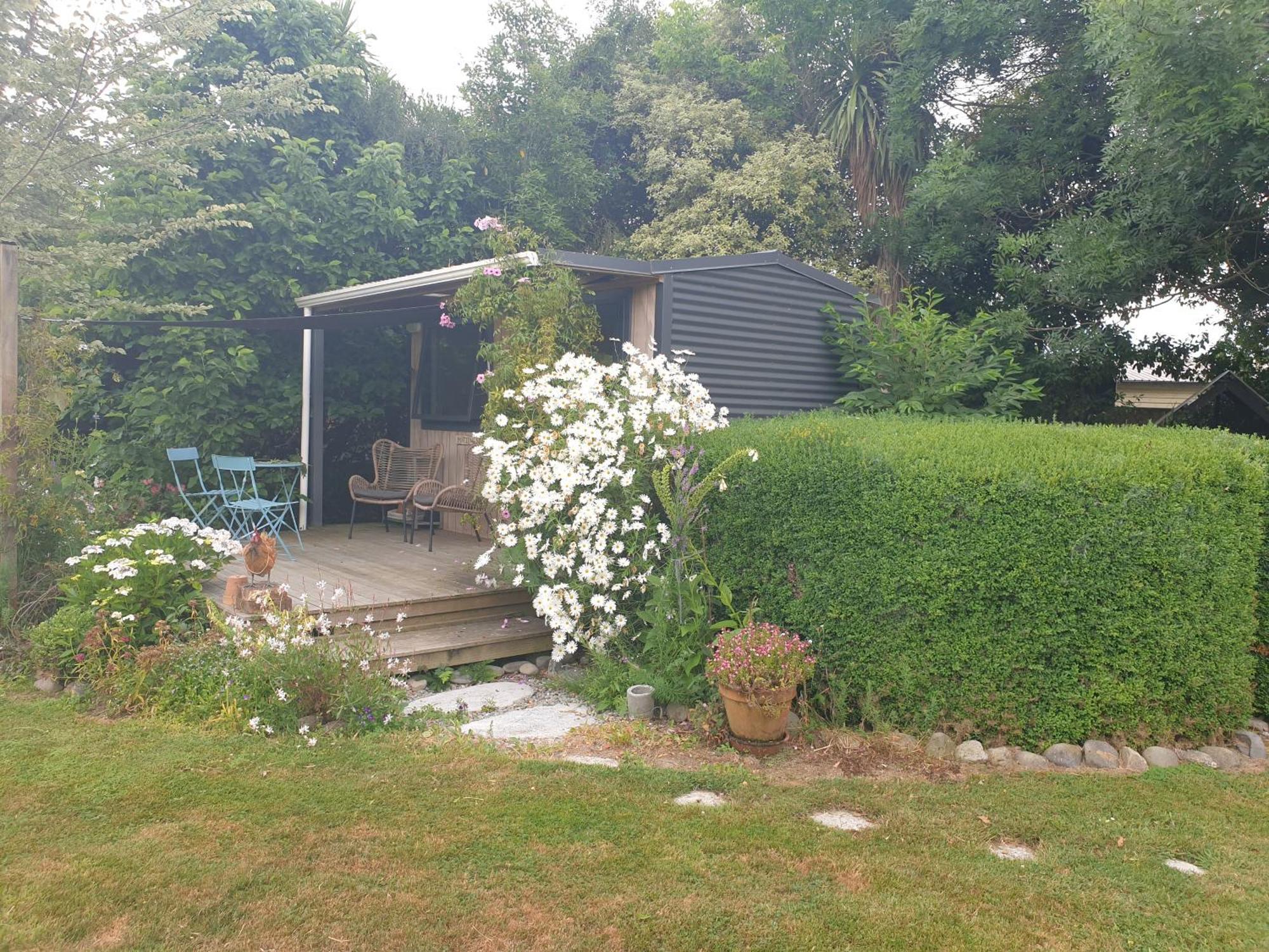 Cabins On Tudor Bed & Breakfast Motueka ภายนอก รูปภาพ